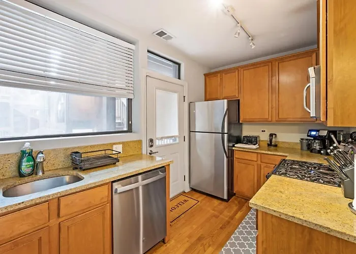 Designer 10 Min Walk To Wrigley * Chicago
